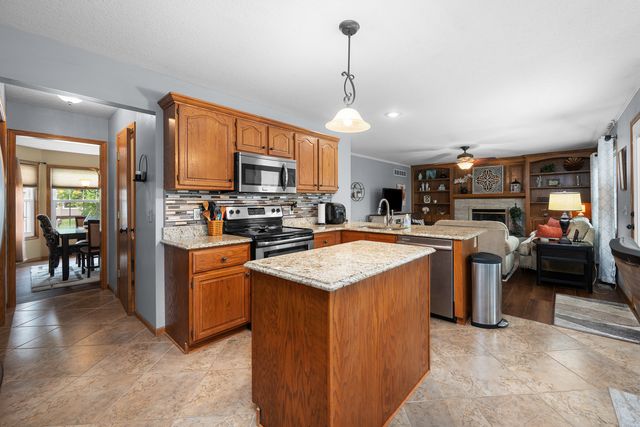 737 W 58th Street, Davenport, IA 52806
