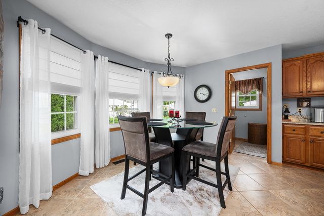 737 W 58th Street, Davenport, IA 52806