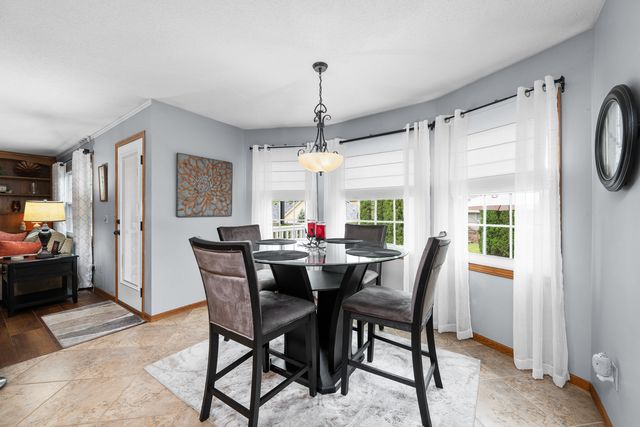 737 W 58th Street, Davenport, IA 52806