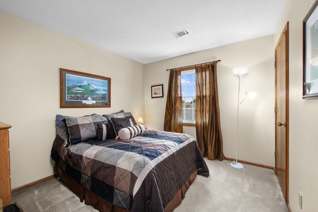 737 W 58th Street, Davenport, IA 52806