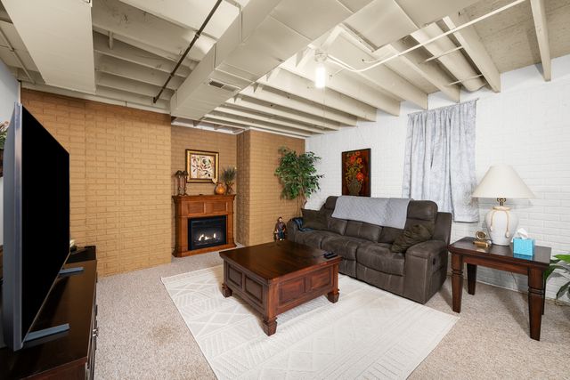 737 W 58th Street, Davenport, IA 52806