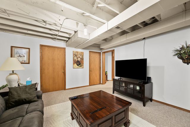 737 W 58th Street, Davenport, IA 52806