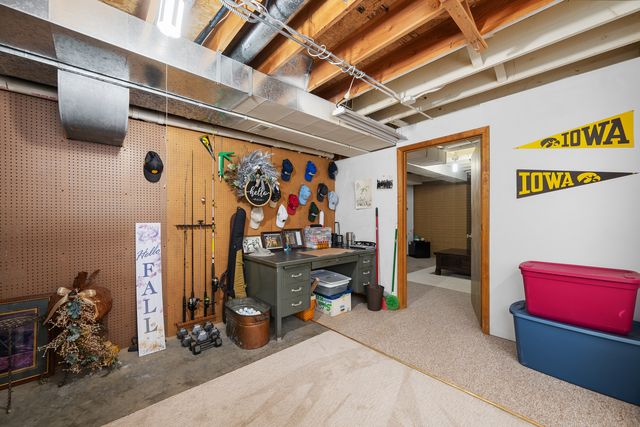 737 W 58th Street, Davenport, IA 52806
