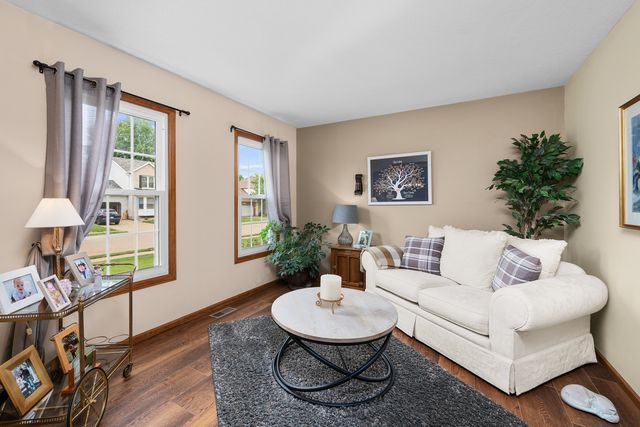 737 W 58th Street, Davenport, IA 52806