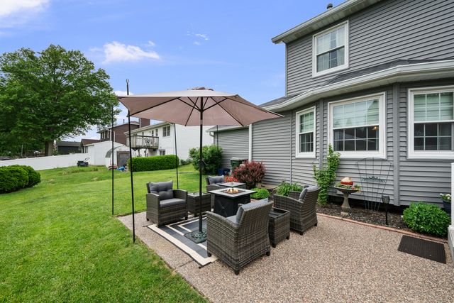 737 W 58th Street, Davenport, IA 52806