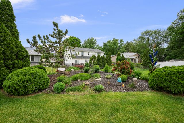 737 W 58th Street, Davenport, IA 52806