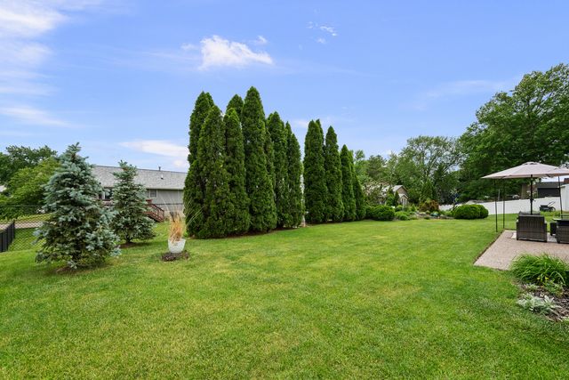 737 W 58th Street, Davenport, IA 52806