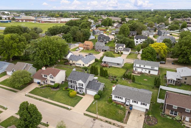 737 W 58th Street, Davenport, IA 52806