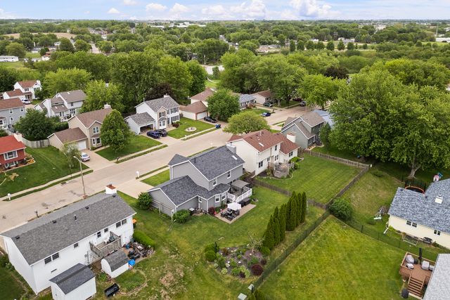 737 W 58th Street, Davenport, IA 52806