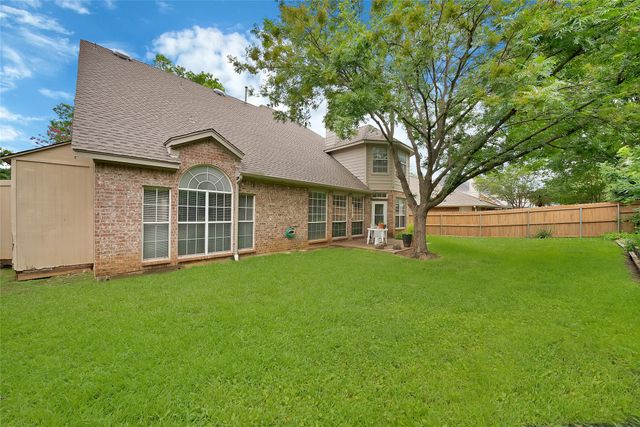 2129 Brentcove Drive, Grapevine, TX 76051