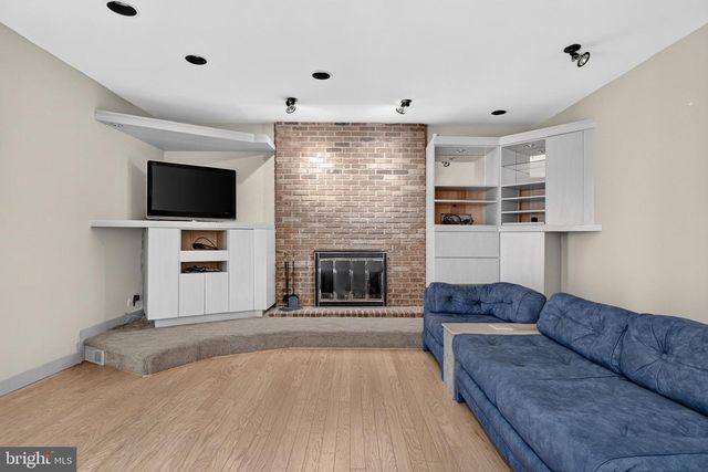 21 TEAK CT, Cherry Hill, NJ 08003