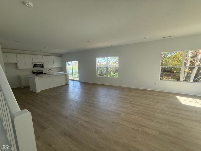 1521 N Clearwater Drive, Greenfield, IN 46140