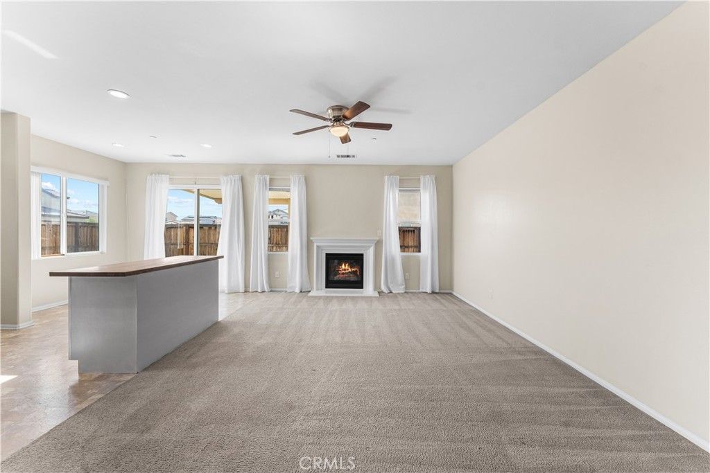 Image 3 of property listing at 3617 Half Dome Avenue, Rosamond, CA 93560