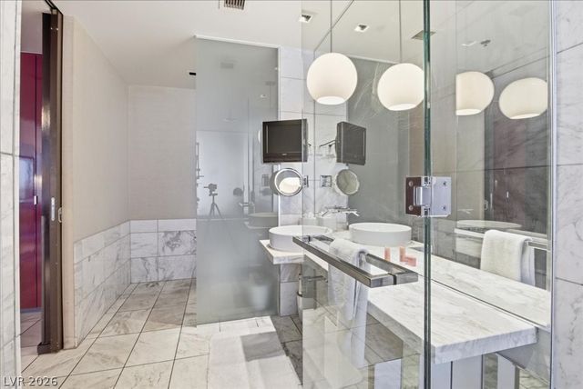 4381 West FLAMINGO Road 10306, Las Vegas, NV 89103