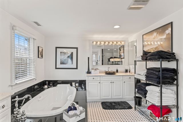 27 Holbrook Drive, Stamford, CT 06906