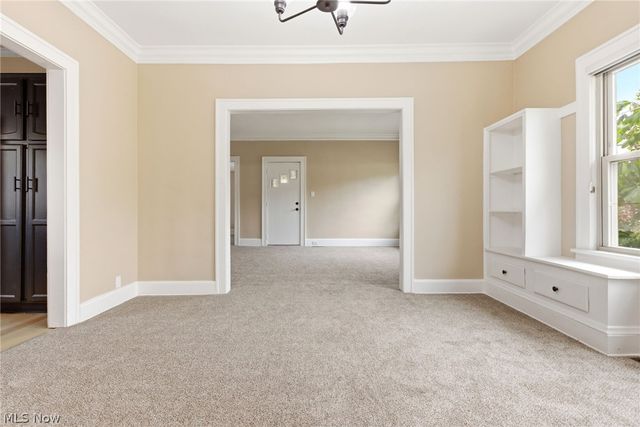 1521 Blossom Park Avenue, Lakewood, OH 44107