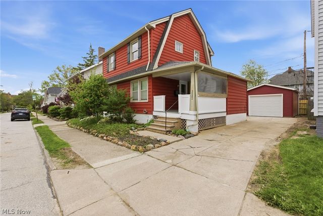 1521 Blossom Park Avenue, Lakewood, OH 44107