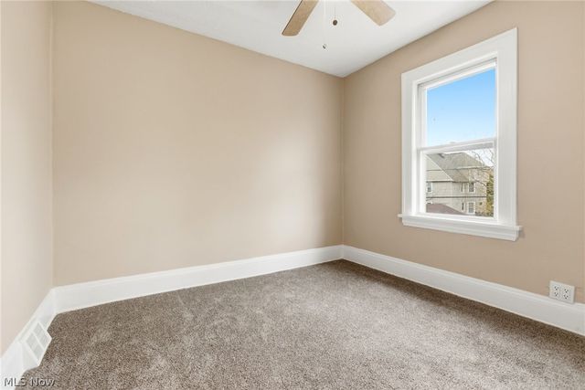 1521 Blossom Park Avenue, Lakewood, OH 44107