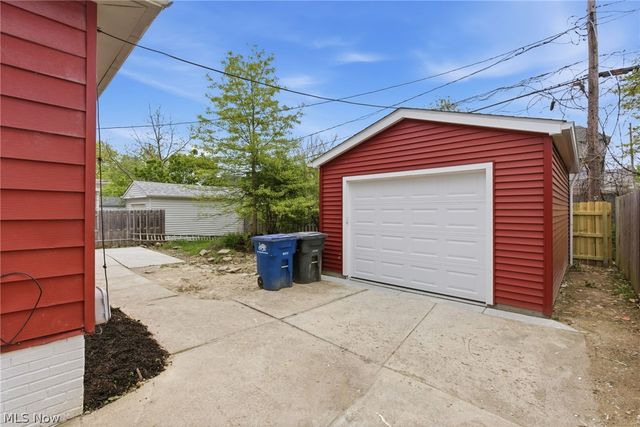 1521 Blossom Park Avenue, Lakewood, OH 44107