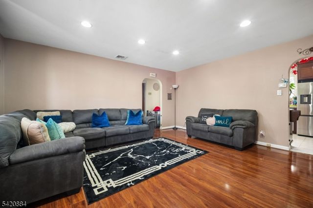 582 Belmont Ave, Haledon Boro, NJ 07508