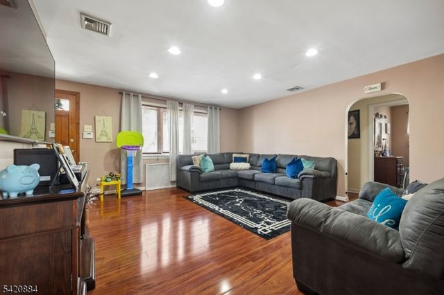 582 Belmont Ave, Haledon Boro, NJ 07508