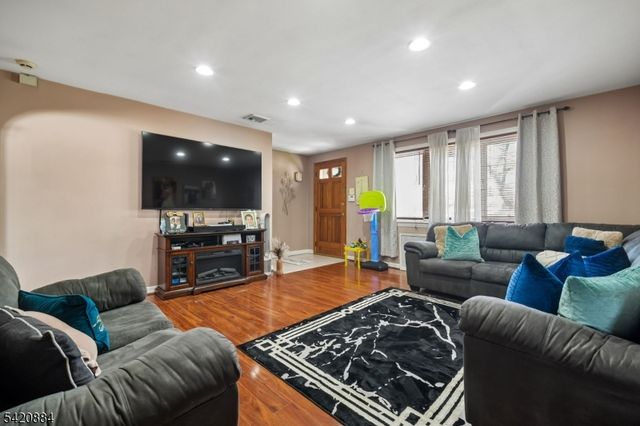 582 Belmont Ave, Haledon Boro, NJ 07508