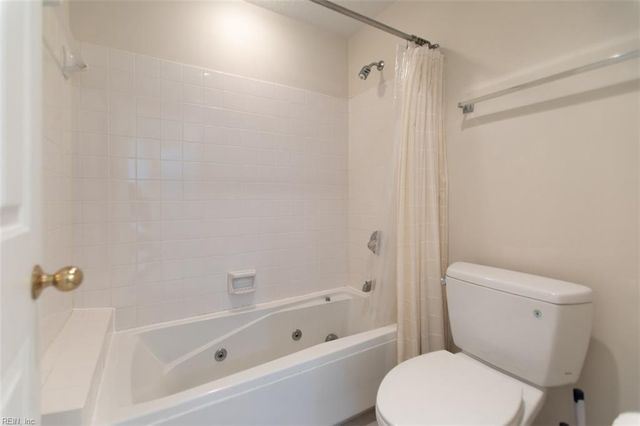 7501 River Rd Apt 17C, Newport News, VA 23607