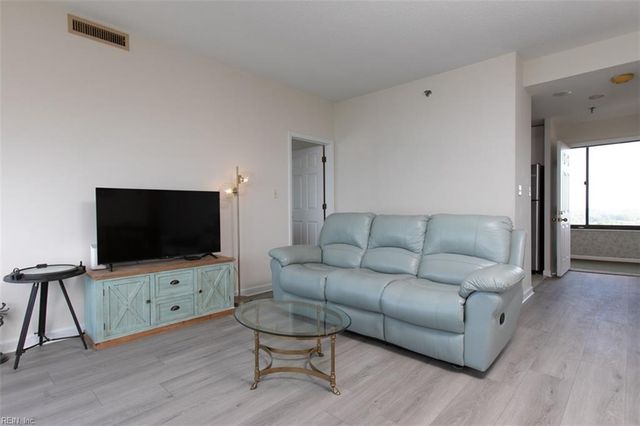 7501 River Rd Apt 17C, Newport News, VA 23607