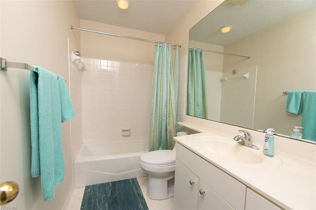 7501 River Rd Apt 17C, Newport News, VA 23607