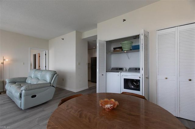 7501 River Rd Apt 17C, Newport News, VA 23607