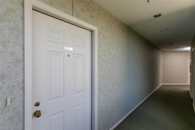 7501 River Rd Apt 17C, Newport News, VA 23607