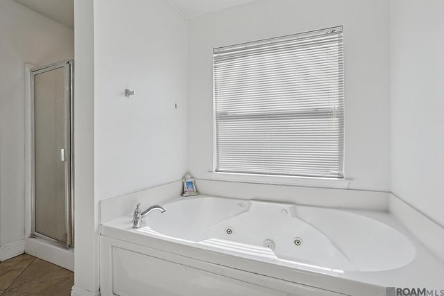 11075 S Bayou View Dr, Gonzales, LA 70737