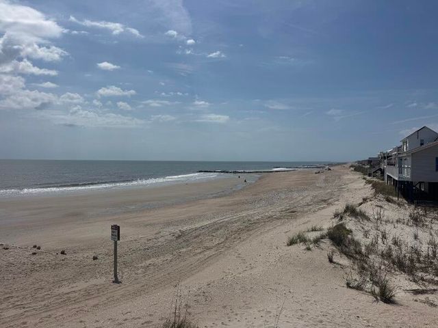 111 Palmetto Boulevard, Edisto Beach, SC 29438