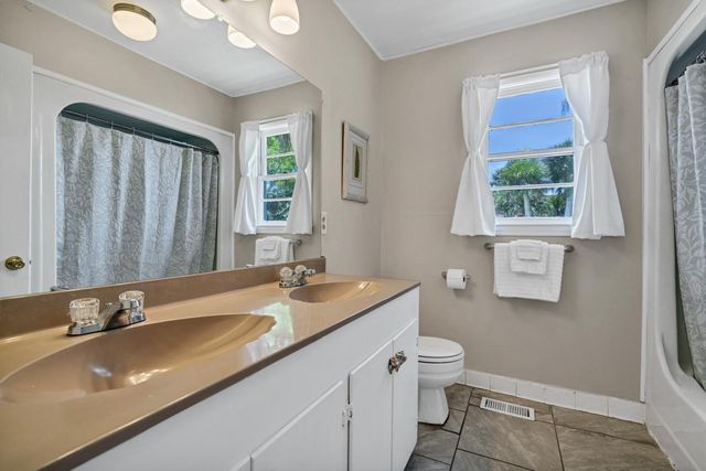 111 Palmetto Boulevard, Edisto Beach, SC 29438