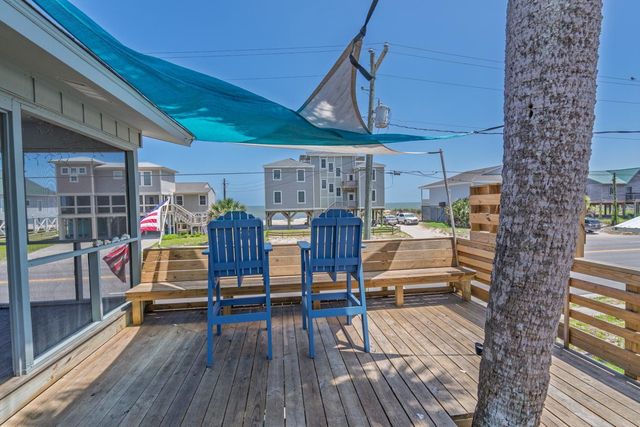 111 Palmetto Boulevard, Edisto Beach, SC 29438