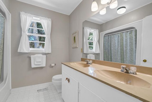 111 Palmetto Boulevard, Edisto Beach, SC 29438
