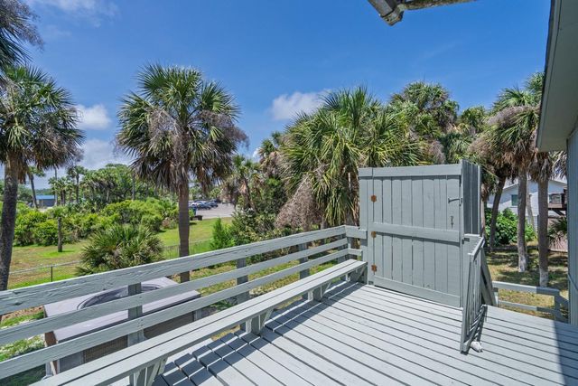 111 Palmetto Boulevard, Edisto Beach, SC 29438