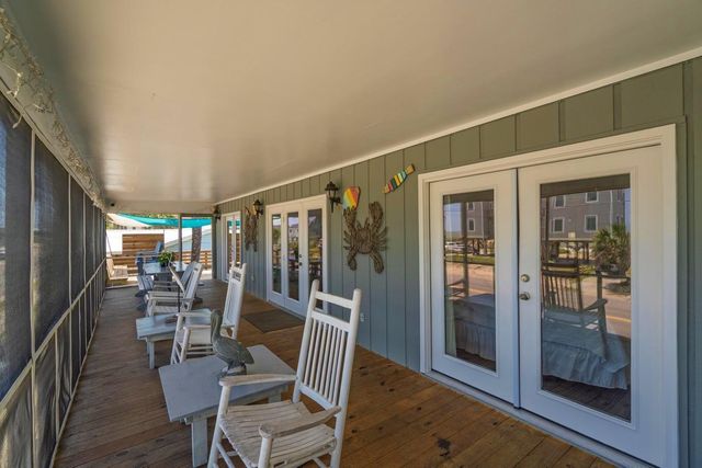 111 Palmetto Boulevard, Edisto Beach, SC 29438