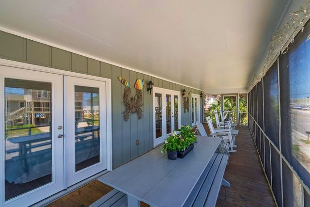 111 Palmetto Boulevard, Edisto Beach, SC 29438