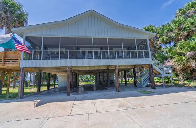 111 Palmetto Boulevard, Edisto Beach, SC 29438