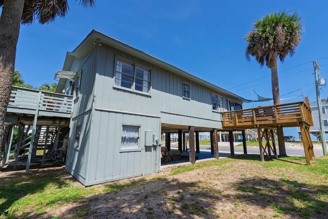 111 Palmetto Boulevard, Edisto Beach, SC 29438