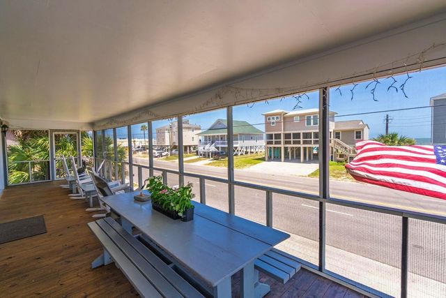 111 Palmetto Boulevard, Edisto Beach, SC 29438