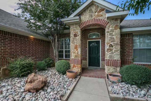2615 Fox Creek Trail, Arlington, TX 76017