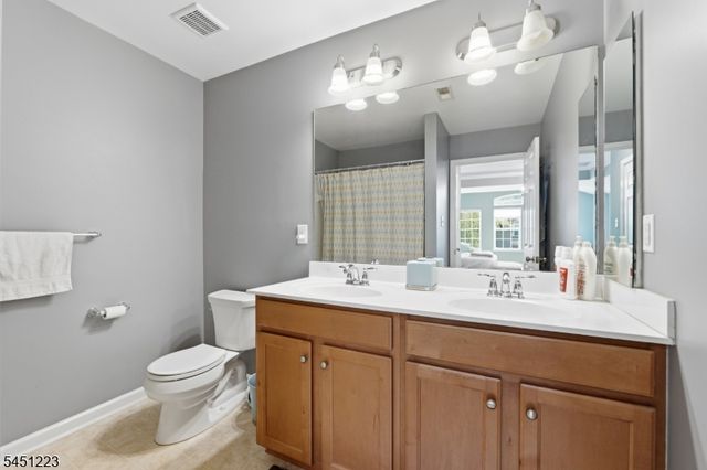 51 Oak Leaf Ln, Tinton Falls Boro, NJ 07712