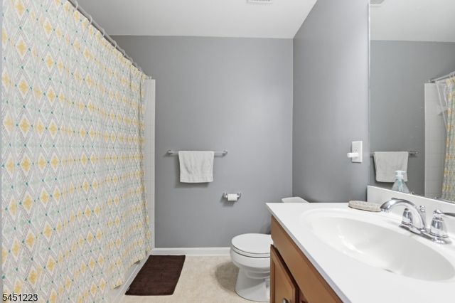 51 Oak Leaf Ln, Tinton Falls Boro, NJ 07712