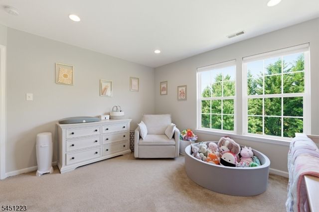 51 Oak Leaf Ln, Tinton Falls Boro, NJ 07712