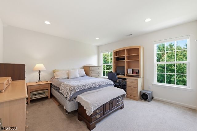 51 Oak Leaf Ln, Tinton Falls Boro, NJ 07712