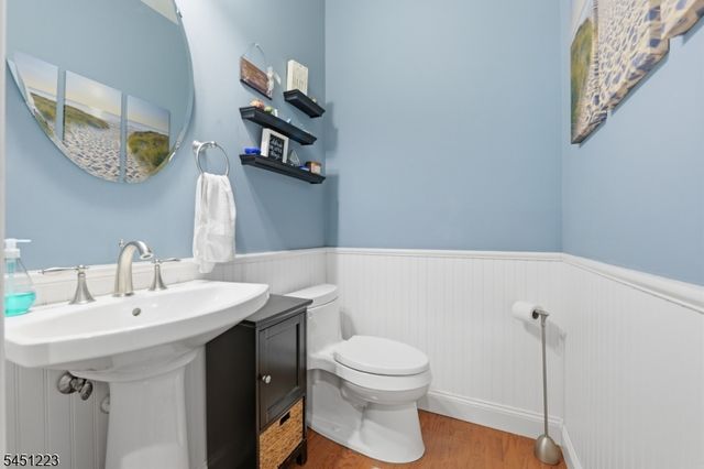 51 Oak Leaf Ln, Tinton Falls Boro, NJ 07712