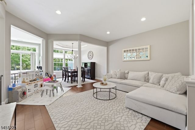 51 Oak Leaf Ln, Tinton Falls Boro, NJ 07712