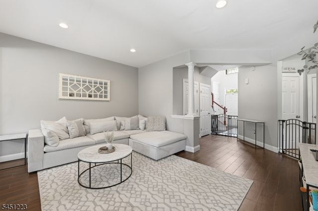 51 Oak Leaf Ln, Tinton Falls Boro, NJ 07712